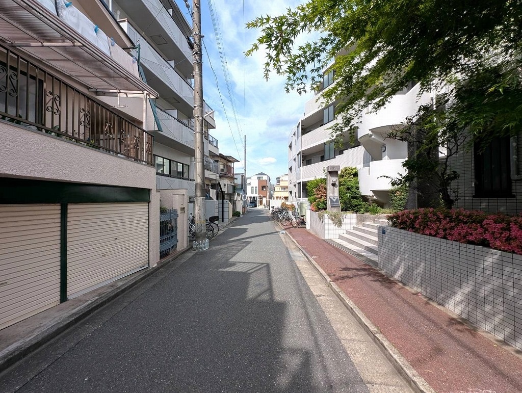 クリオ赤塚壱番館　北西側 前面道路